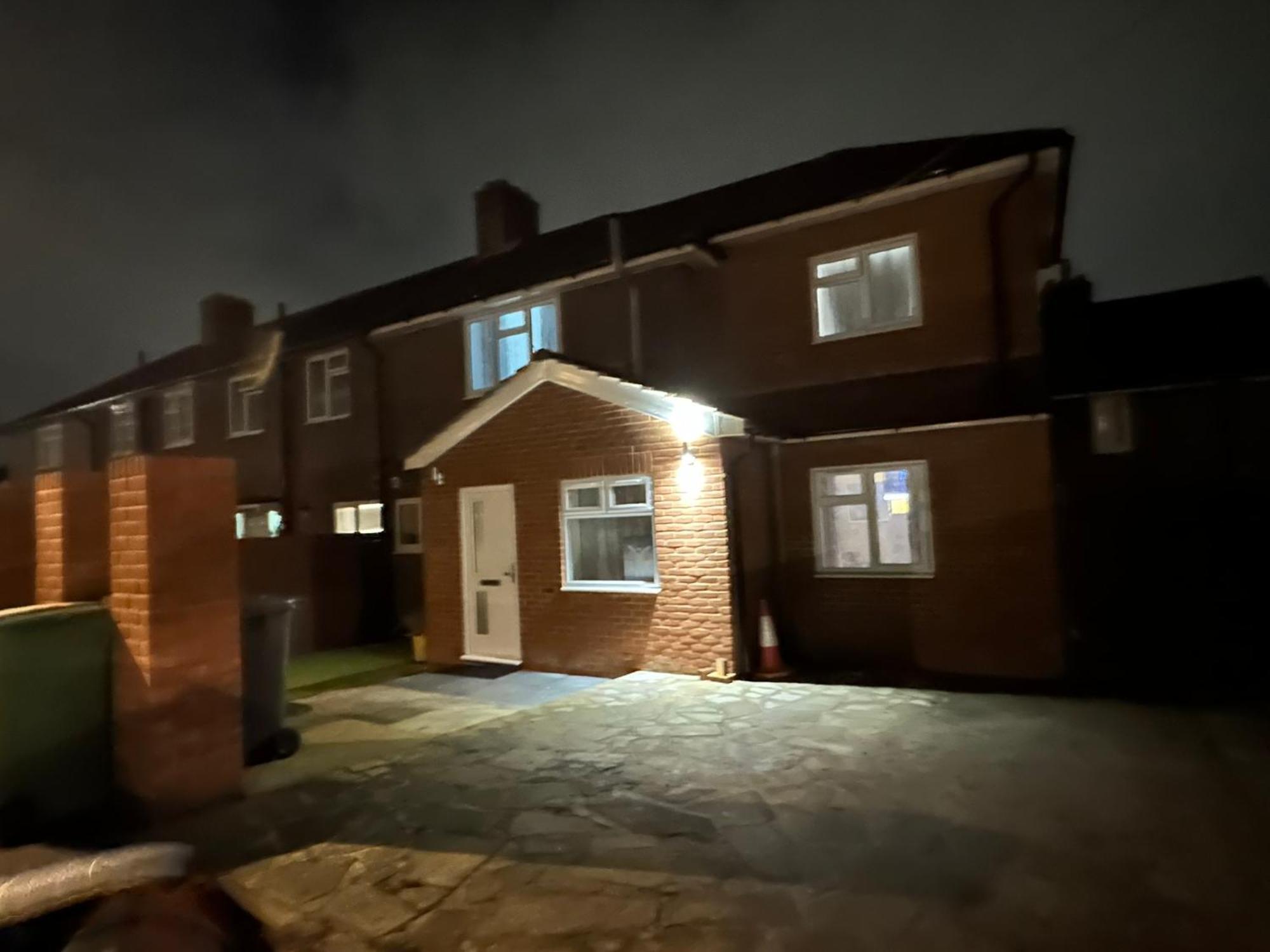 Luxury Ensuite 2Nd Studio Flat With Great Views In Keedonwood Road With Fully Own Bathroom Newly Added And Private Kitchenette Bromley Extérieur photo