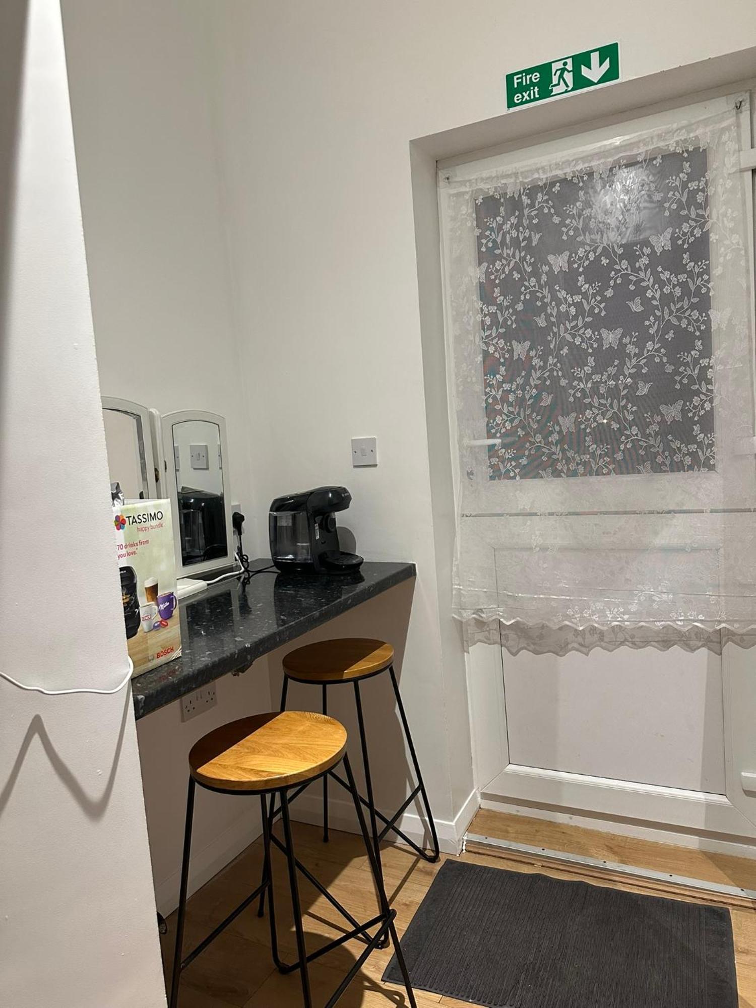 Luxury Ensuite 2Nd Studio Flat With Great Views In Keedonwood Road With Fully Own Bathroom Newly Added And Private Kitchenette Bromley Extérieur photo