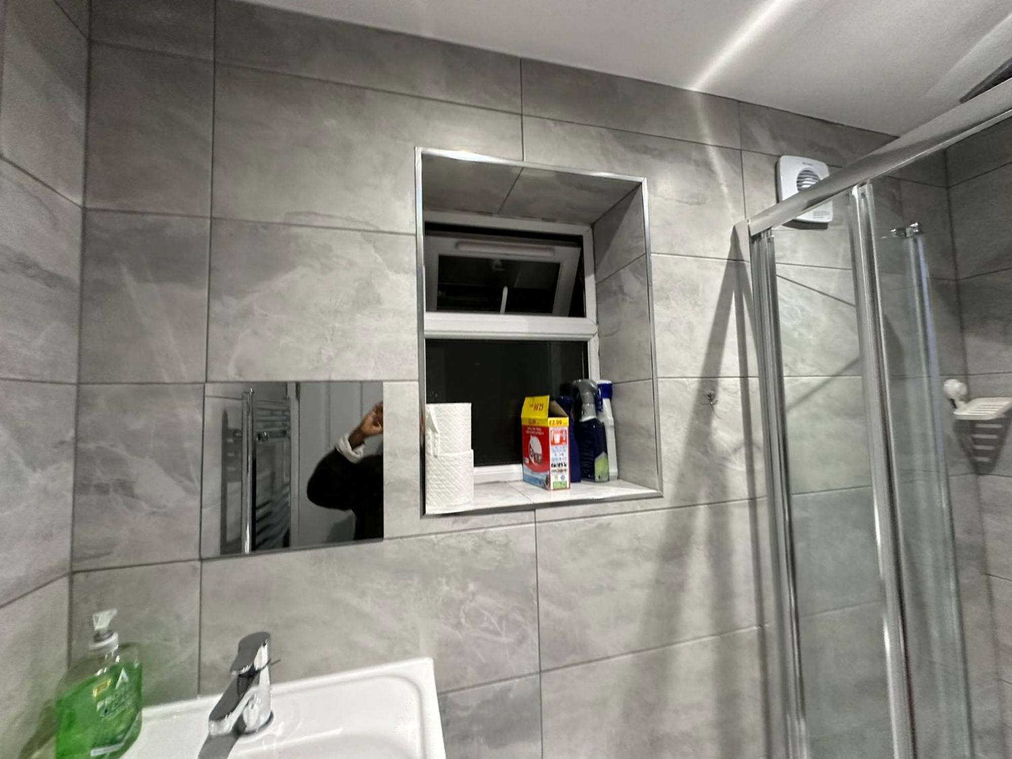 Luxury Ensuite 2Nd Studio Flat With Great Views In Keedonwood Road With Fully Own Bathroom Newly Added And Private Kitchenette Bromley Extérieur photo