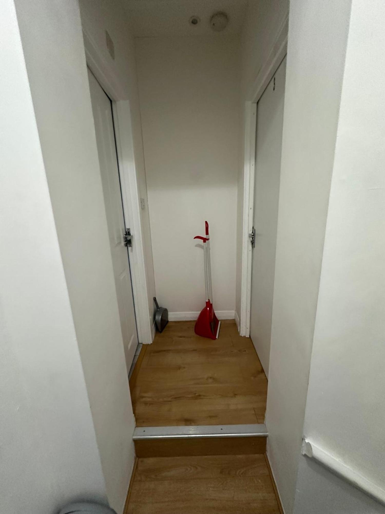 Luxury Ensuite 2Nd Studio Flat With Great Views In Keedonwood Road With Fully Own Bathroom Newly Added And Private Kitchenette Bromley Extérieur photo