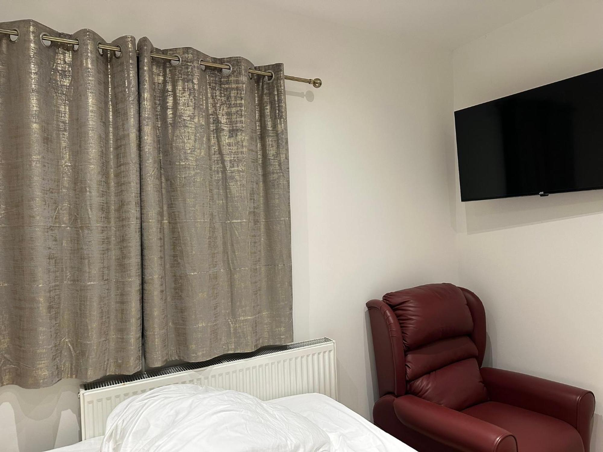 Luxury Ensuite 2Nd Studio Flat With Great Views In Keedonwood Road With Fully Own Bathroom Newly Added And Private Kitchenette Bromley Extérieur photo