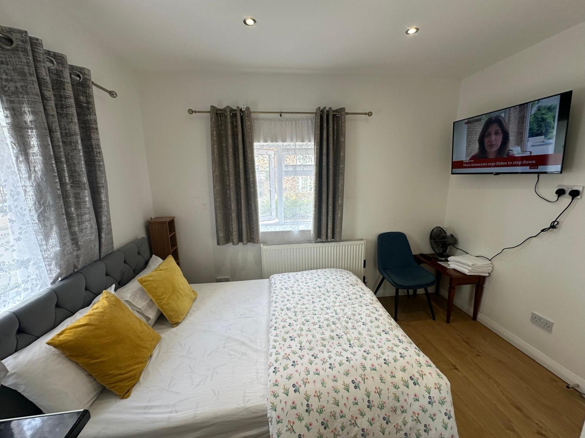 Luxury Ensuite 2Nd Studio Flat With Great Views In Keedonwood Road With Fully Own Bathroom Newly Added And Private Kitchenette Bromley Extérieur photo