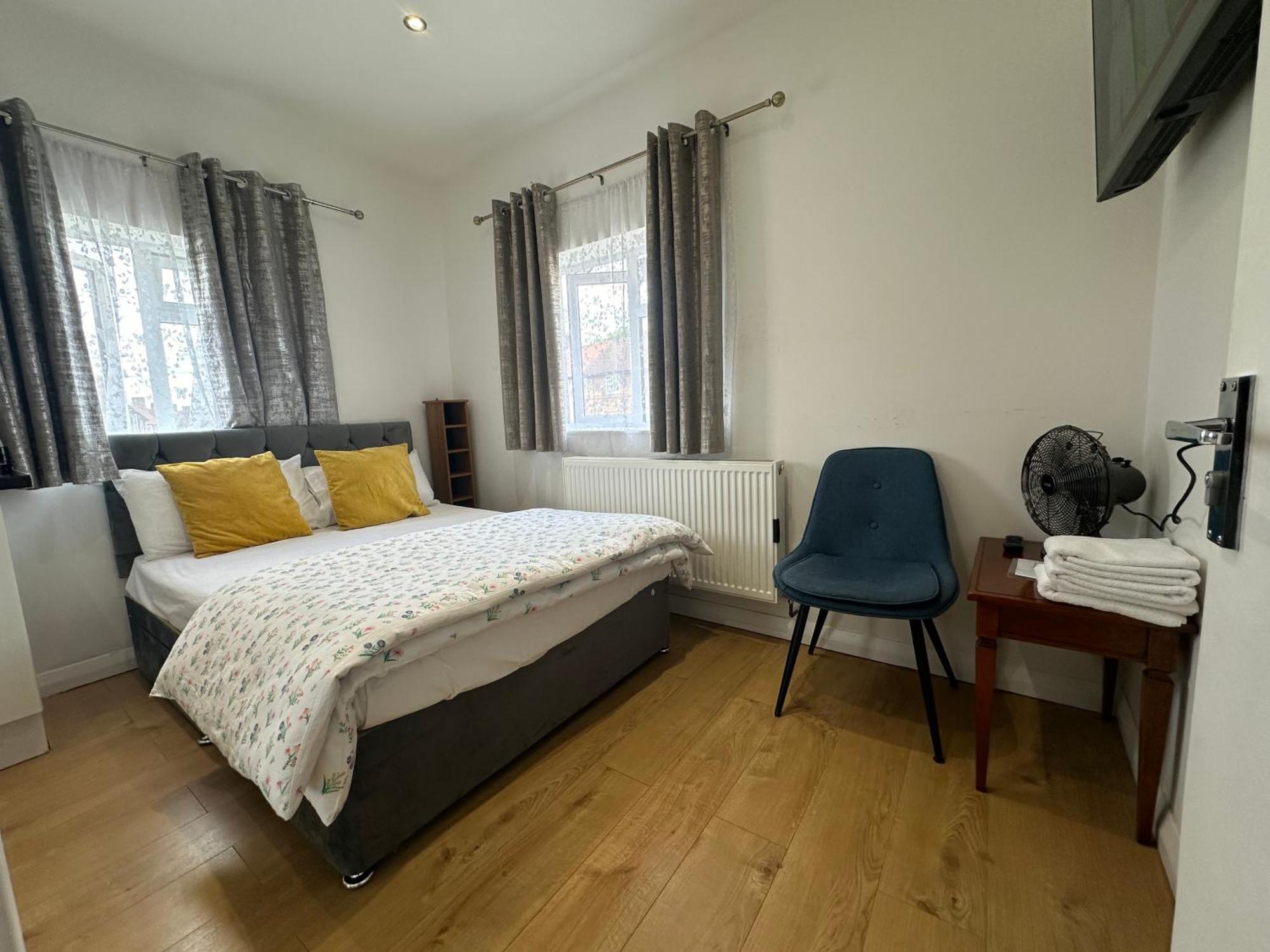 Luxury Ensuite 2Nd Studio Flat With Great Views In Keedonwood Road With Fully Own Bathroom Newly Added And Private Kitchenette Bromley Extérieur photo