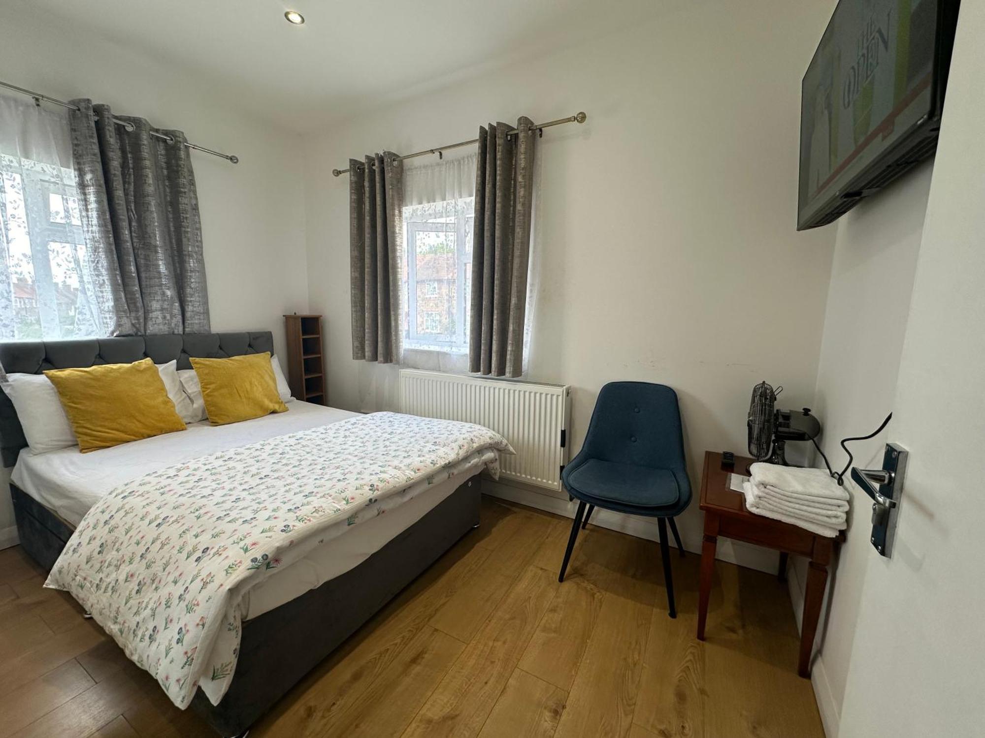 Luxury Ensuite 2Nd Studio Flat With Great Views In Keedonwood Road With Fully Own Bathroom Newly Added And Private Kitchenette Bromley Extérieur photo